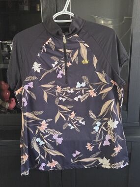 Women's Black Floral Short-Sleeve Sunshirt.